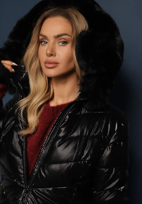 Czarna Pikowana Kurtka Metaliczna z Kapturem i Futerkiem Vivana