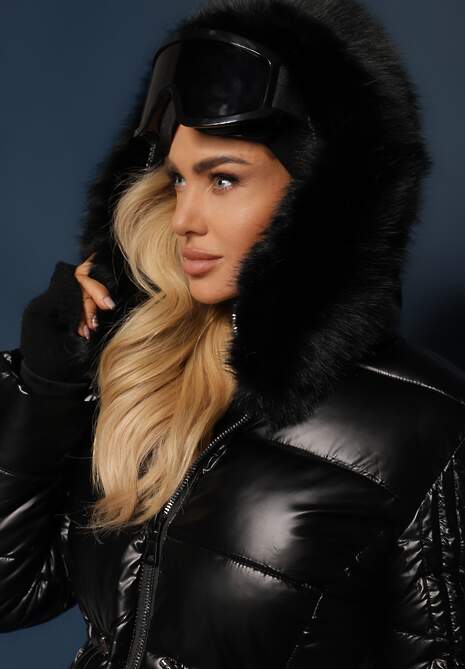 Czarna Kurtka Pikowana z Futrzanym Kapturem Cohine