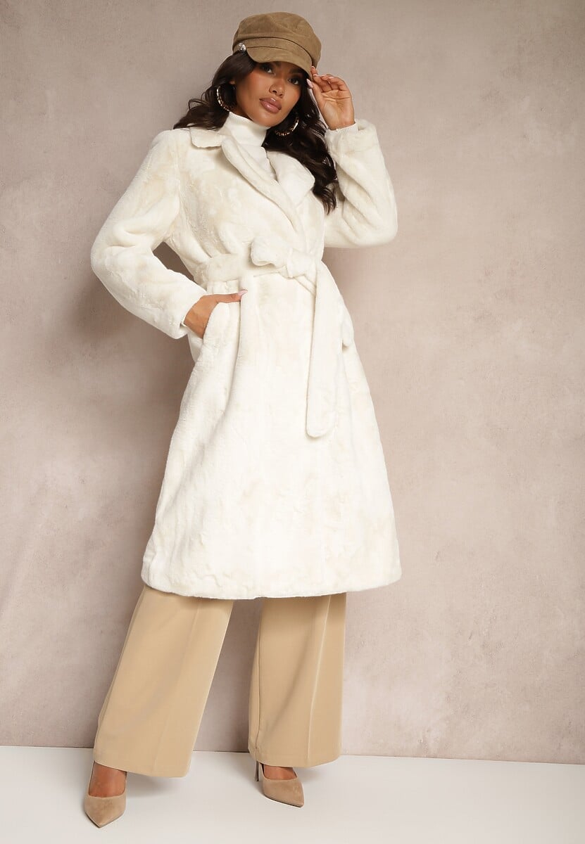 Jasnobeżowy Szlafrokowy Płaszcz Wiązany w Talii z Futerka Izalora