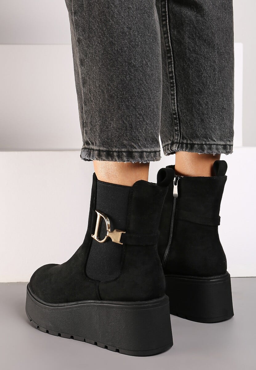 Czarne Botki Sztyblety na Platformie Wykończone Metaliczną Klamrą Vliteia