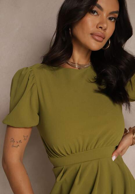 Jasnozielona Sukienka o Dopasowanym Kroju z Marszczeniem Redorielle