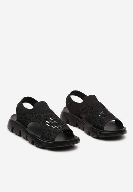 Czarne Sandały na Płaskiej Podeszwie z Perforacją i Ozdobnymi Wycięciami Overia