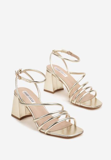 Złote Sandały na Słupku Ozdobione Paskami Fodelaia