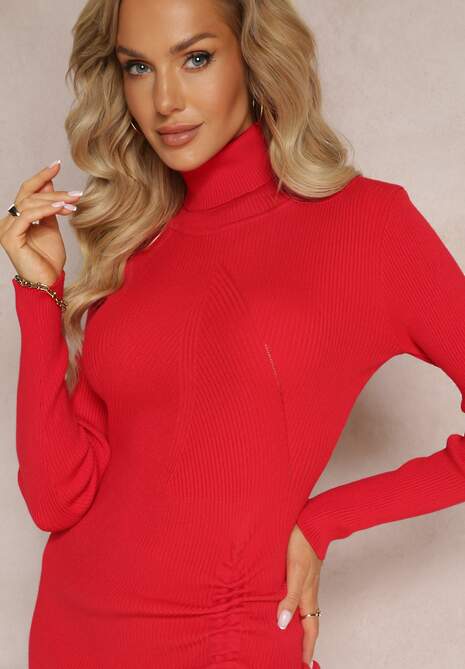 Czerwona Sweterkowa Sukienka Midi z Rozcięciem Ściąganym Troczkiem i Golfem Amione