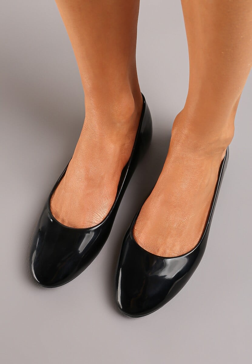 Czarne Balerinki z Lakierowanym Połyskiem i Wkładką ze Skóry Naturalnej Taqua