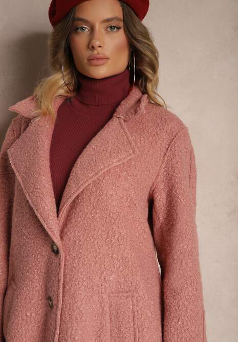 Różowy Płaszcz Jednorzędowy o Długim Kroju z Materiału Boucle Deorina