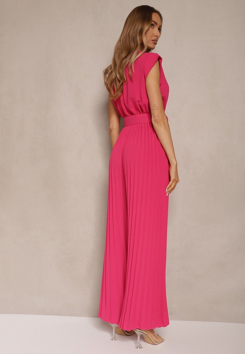 Fuksjowy Kopertowy Kombinezon Wide Leg Zdobiony Plisami i Paskiem z Klamrą Salirella