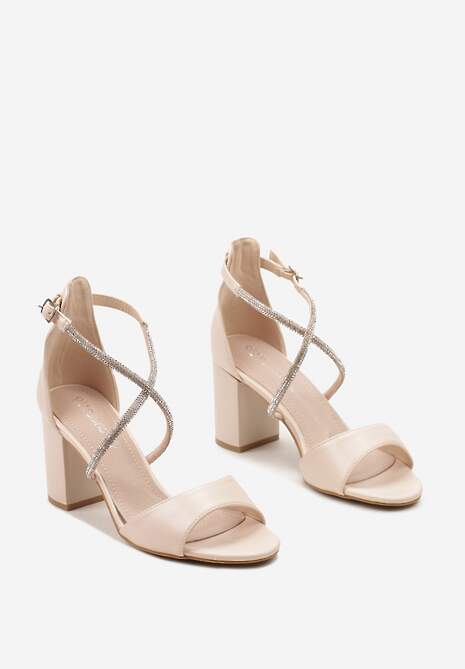 Beżowe Sandały na Słupkowym Obcasie z Biżuteryjnymi Skrzyżowanymi Paseczkami Maralah