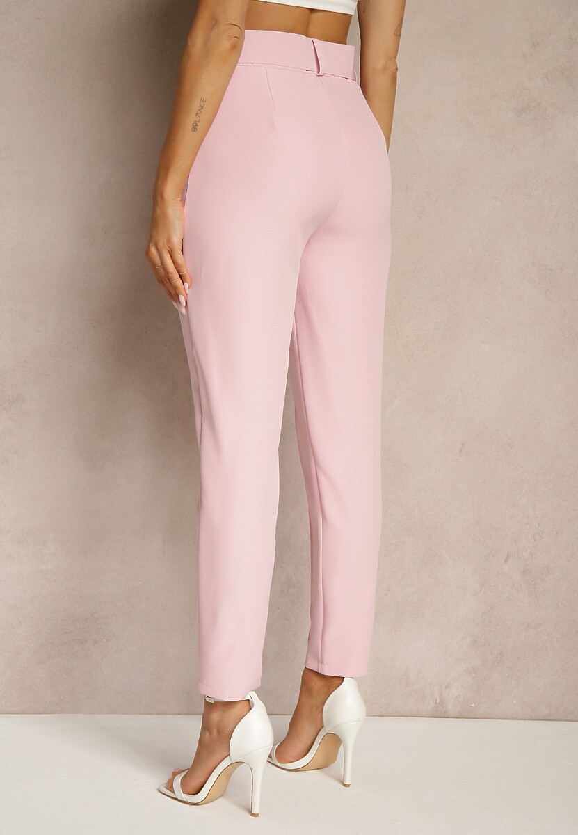 Jasnoróżowe Dopasowane Spodnie Garniturowe High Waist z Paskiem w Talii Ozdobionym Klamrą Binah