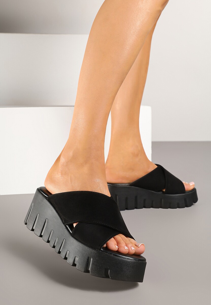 Ciemnobeżowe Klapki na Platformie i Koturnie z Tłoczeniem Adives