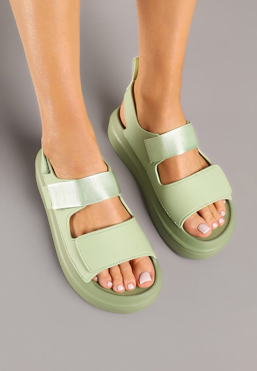 Zielone Sandały na Platformie Ozdobione Dwoma Paskami Sovoiti