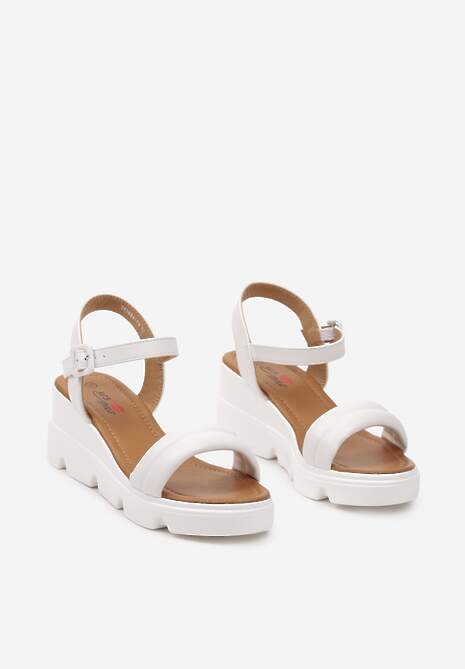 Białe Sandały z Ekoskóry Zapinane Przy Kostce na Koturnie Gazina
