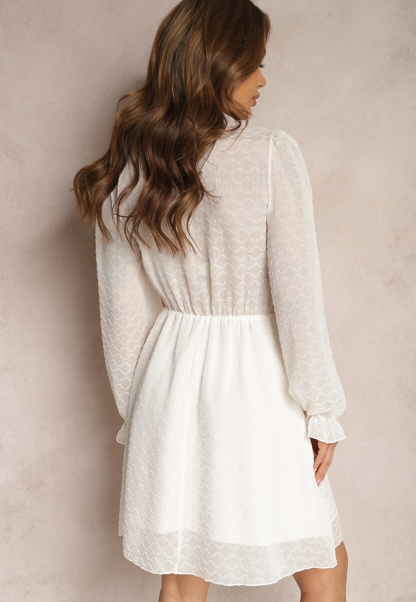 Jasnobeżowa Rozkloszowana Sukienka Pokryta Transparentną Tkaniną z Wycięciami po Bokach Cedriona