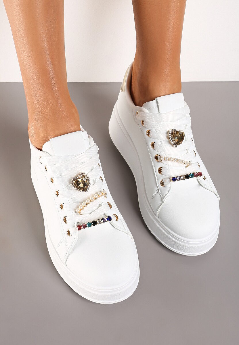 Białe Sneakersy na Platformie z Zawieszkami na Sznurówkach Ellamas