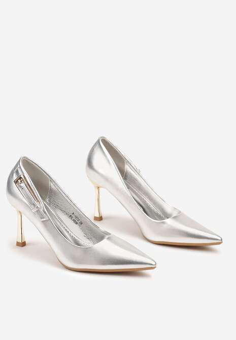 Srebrne Czółenka na Szpilce Wykończone Ozdobną Klamrą Neviauna