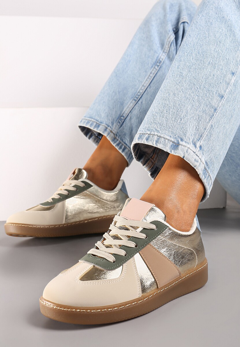 Beżowo-Zielone Sneakersy na Płaskiej Podeszwie Ozdobione Metalicznymi Elementami Nevlise