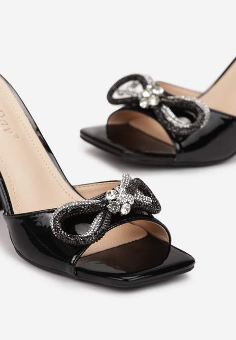 Czarne Sandały na Klepsydrowym Obcasie i Kokardką Vezi