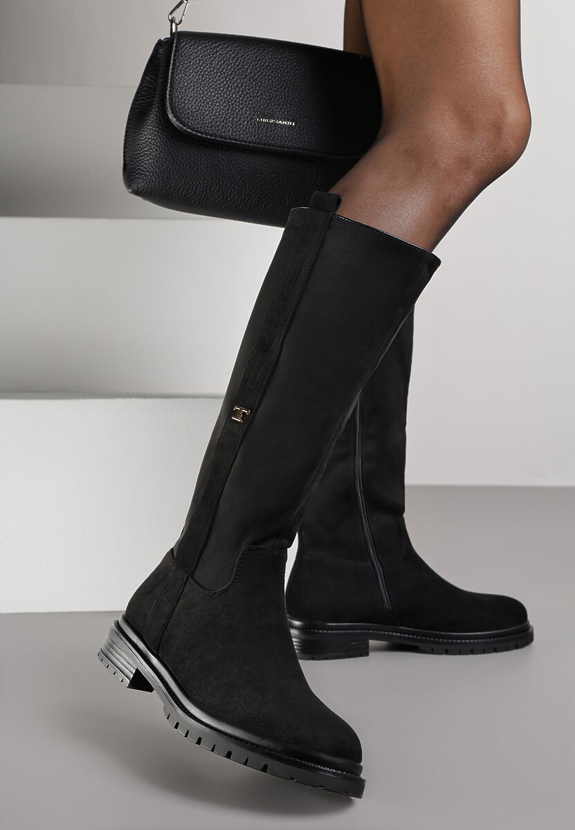 Czarne Kozaki Oficerki z Imitacji Zamszu z Aplikacją w Eleganckim Stylu Salenatta