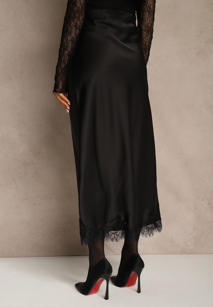 Czarna Spódnica z Satyny Zdobiona Koronką Marefera