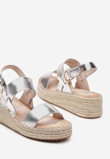 Srebrne Sandały na Plecionej Podeszwie Zapinane Wokół Kostki na Sprzączkę Ioni