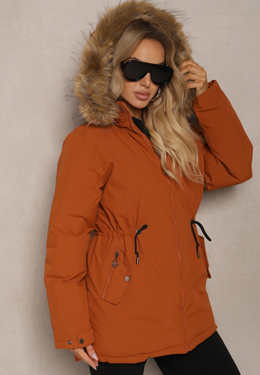 Brązowa Kurtka w Stylu Parka ze Ściągaczami w Talii i Odpinanym Kapturem z Futerkiem Fezirra