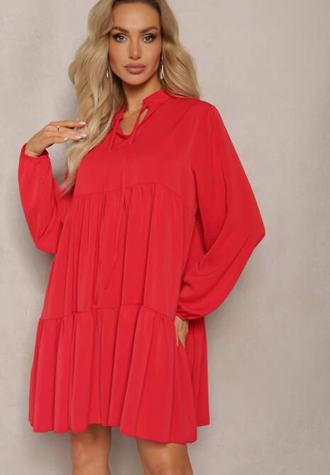 Czerwona Sukienka o Rozkloszowanym Fasonie z Falbanką i Okrągłym Dekoltem Vasaia