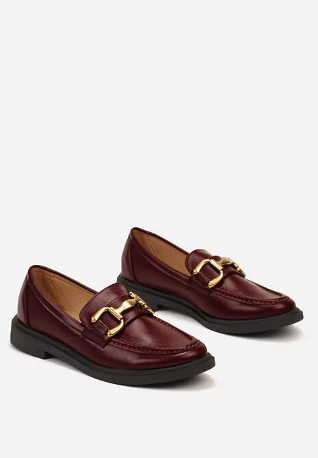Bordowe Mokasyny na Płaskiej Podeszwie Ozdobione Klamrą Relabra