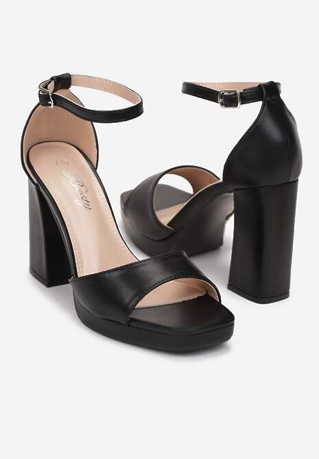 Czarne Sandały z Otwartym Kwadratowym Noskiem na Słupku i Platformie Kaliania