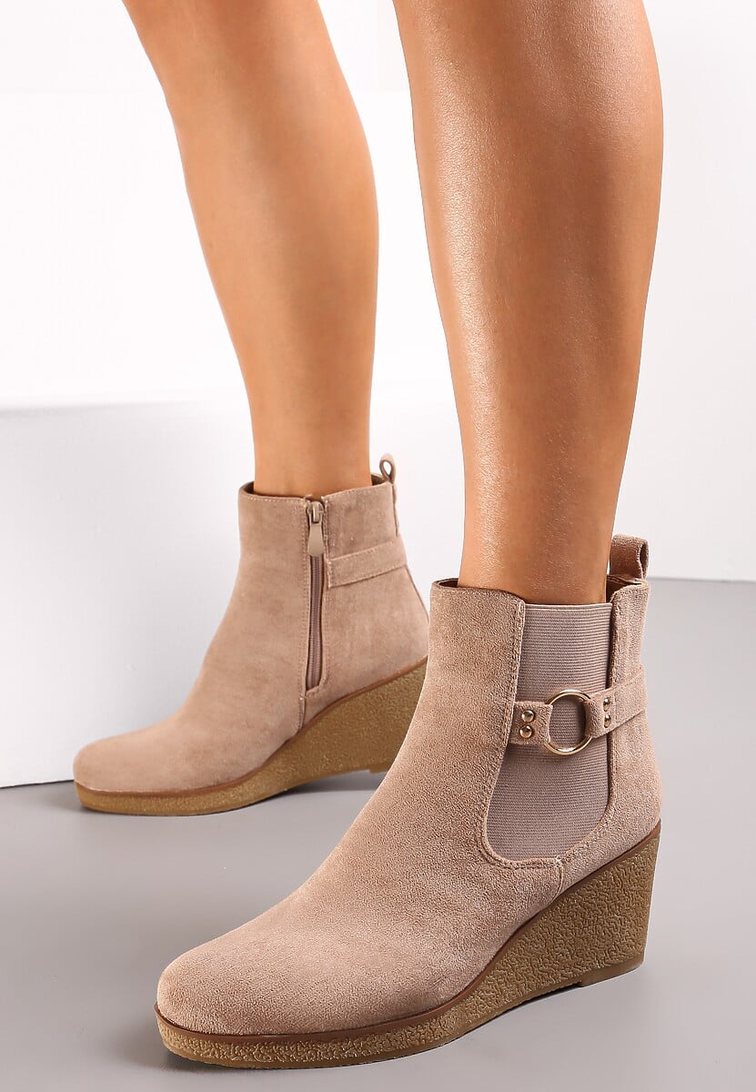 Beżowe Botki na Koturnie z Ozdobnym Paskiem Depetrissa