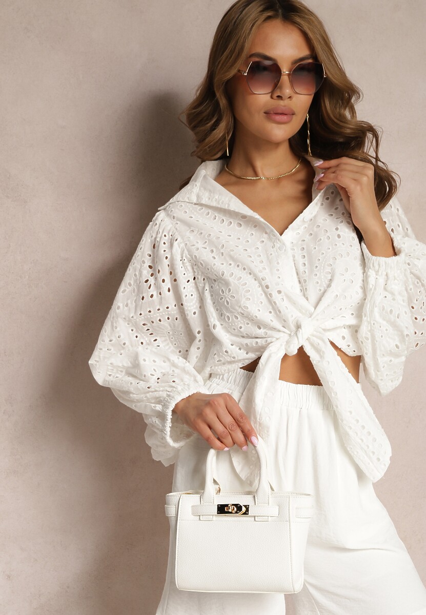 Biała Bawełniana Ażurowa Koszula z Ozdobnym Wiązaniem i Rękawami w Stylu Nietoperza Tiasina