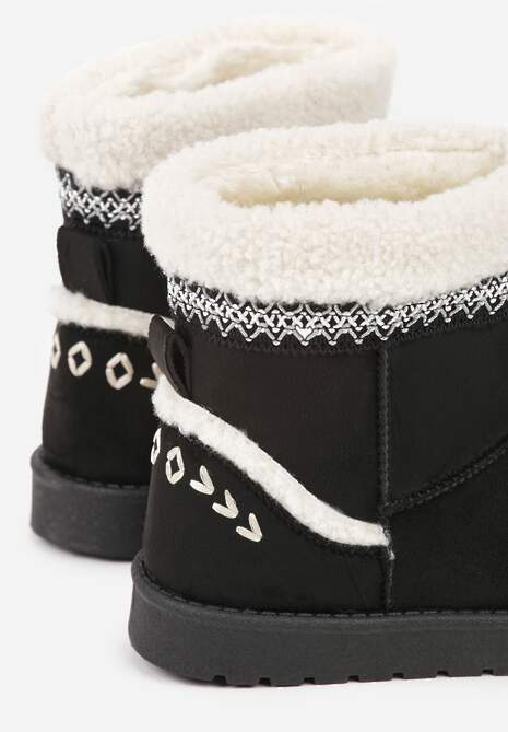 Czarne Śniegowce o Wsuwanym Fasonie z Haftem i Futrem przy Cholewce Mevinadia