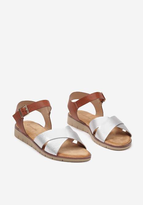 Srebrne Klasyczne Sandały na Płaskiej Podeszwie ze Sprzączką Kladia