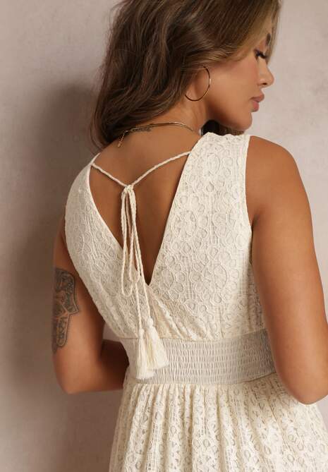 Beżowa Sukienka Maxi z Koronkowej Tkaniny z Wiązaniem przy Dekolcie Nodaia