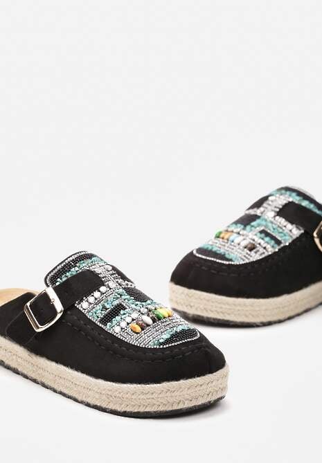 Czarne Klapki Oplecione Jutą z Cyrkoniami z Koralikami i Paskiem Opaque