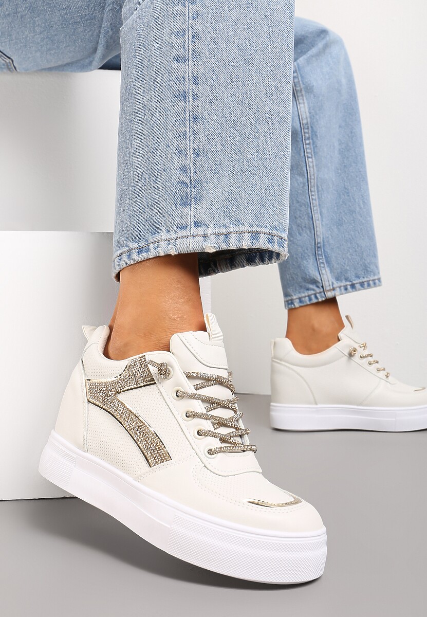 Beżowe Sneakersy z Perforacją i Cyrkoniami na Ukrytym Koturnie Sylhina