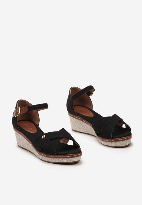 Czarne Sandały na Koturnie z Ozdobną Plecionką Zapinane na Sprzączkę Gwendes