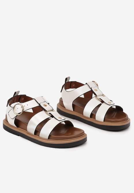 Białe Sandały na Płaskiej Podeszwie z Klamrą i Nitami Deliniel
