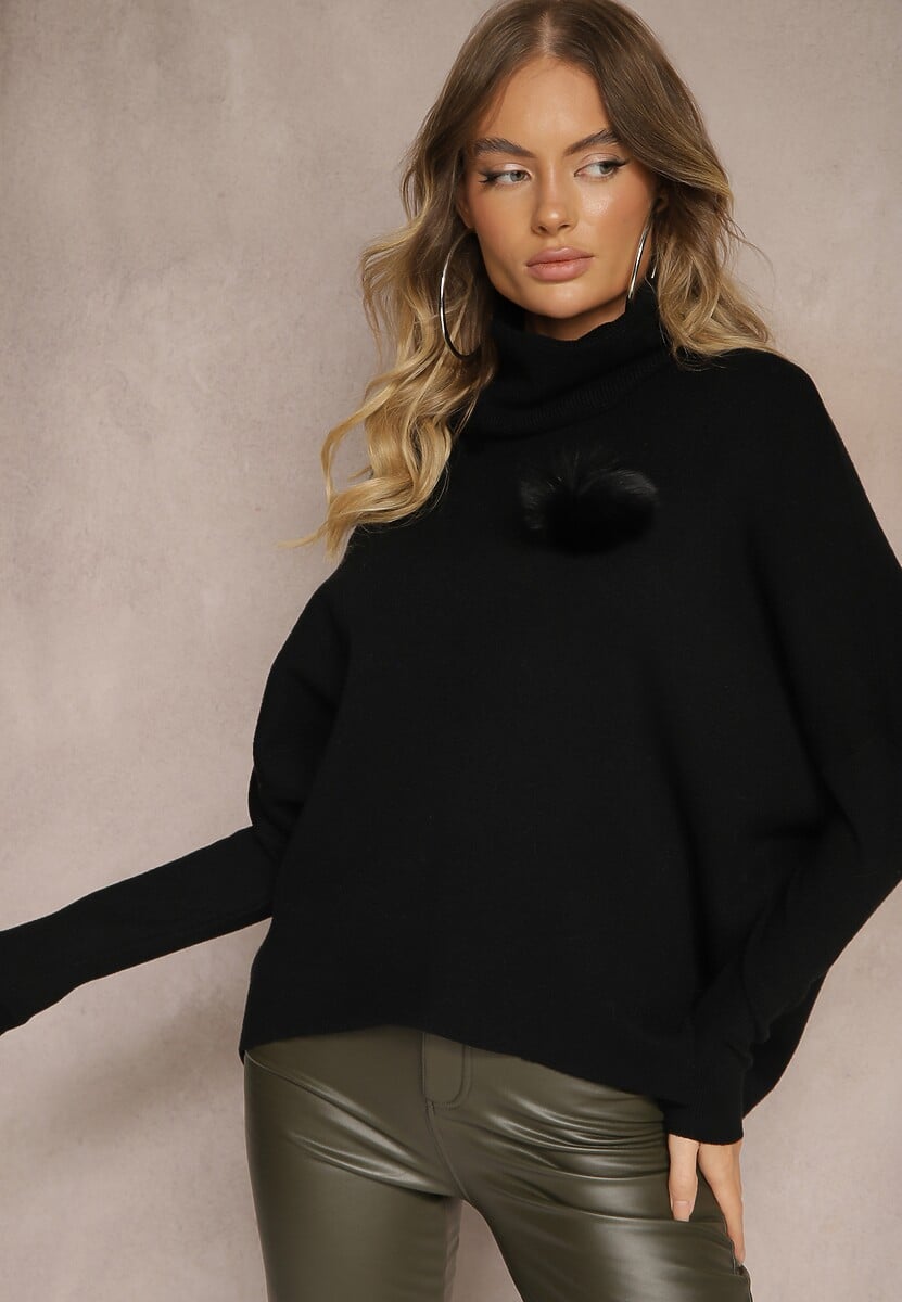 Czarny Golf o Kroju Nietoperza Ozdobiony Odpinaną Aplikacją 3D Melodia