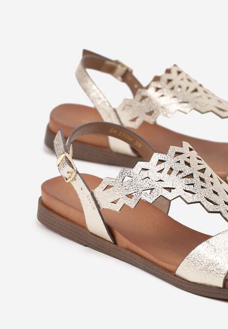 Złote Sandały na Płaskiej Podeszwie z Ażurową Cholewką Salasena