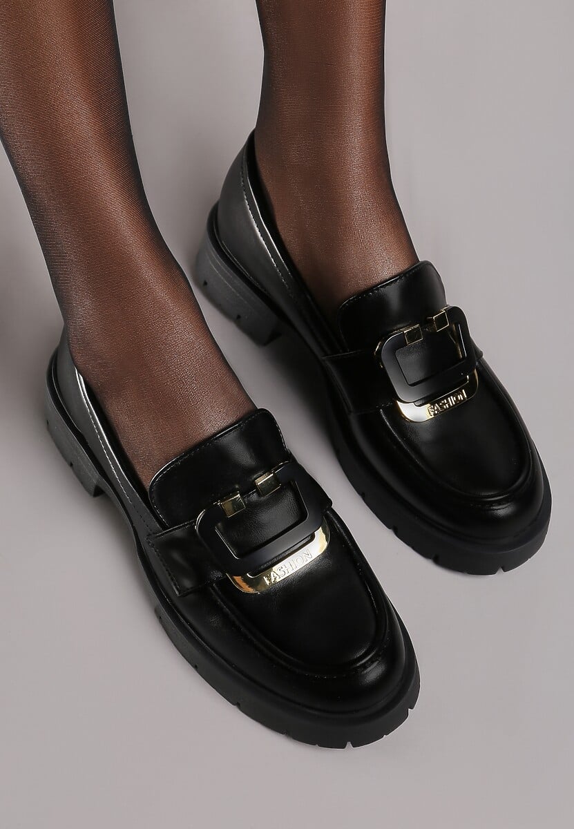 Czarne Mokasyny na Płaskiej Podeszwie Ozdobione Metaliczną Aplikacją Evalith