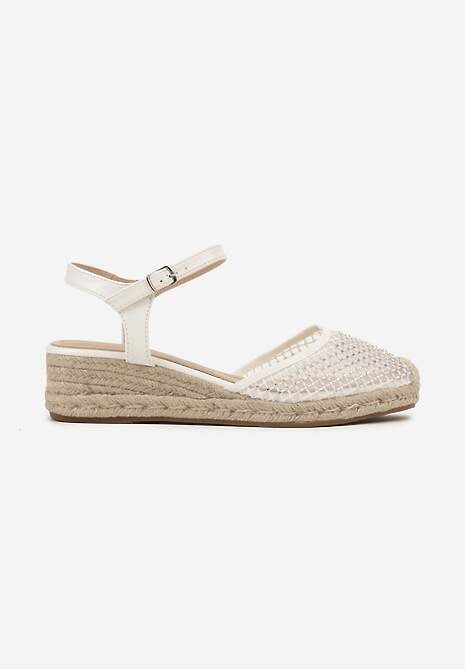 Białe Sandały na Koturnie z Siateczkową Cholewką i Cyrkoniami Nilarena