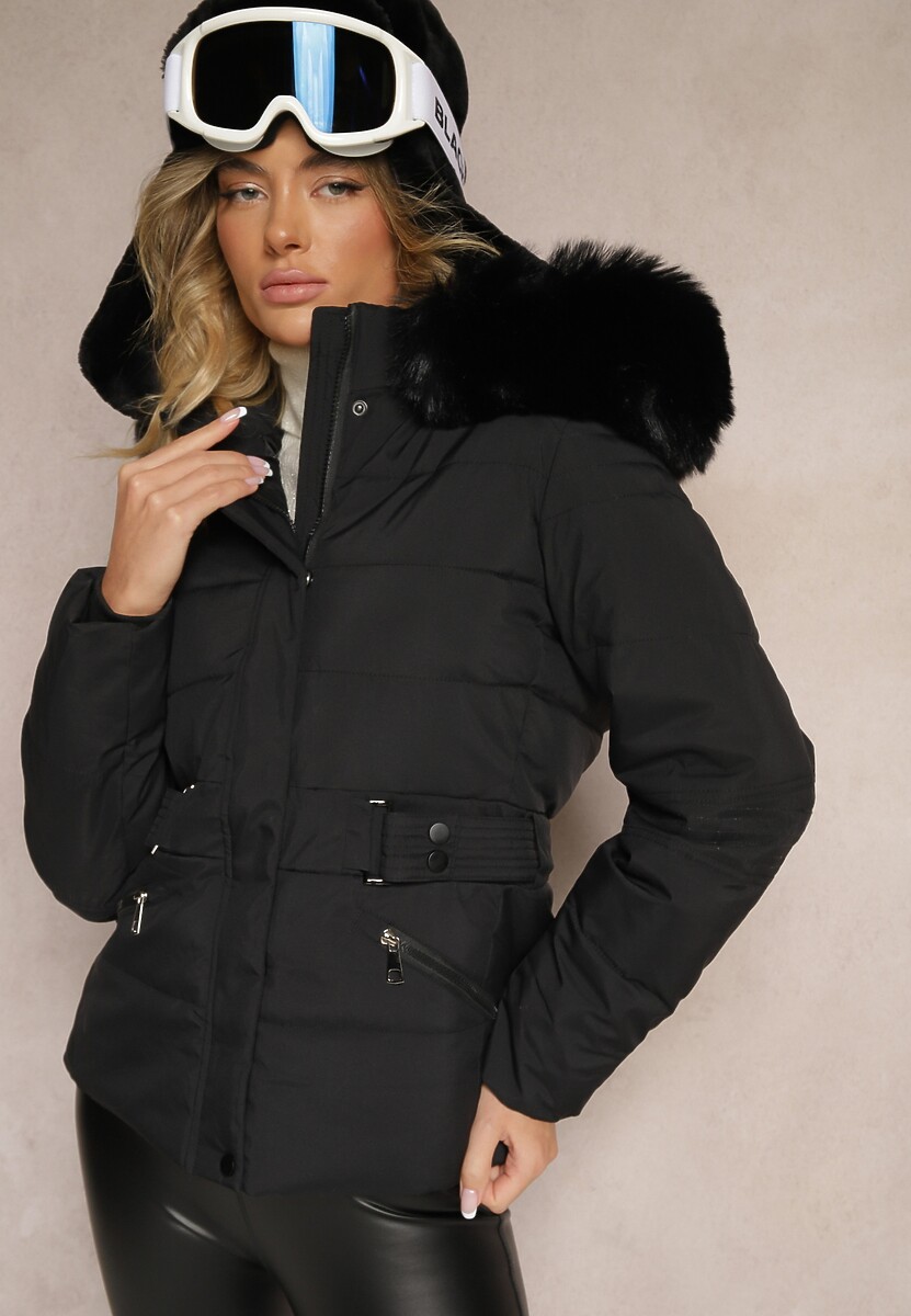 Czarna Zimowa Kurtka z Pikowanymi Przeszyciami Kapturem z Futerkiem i Paskiem w Talii Hetisha