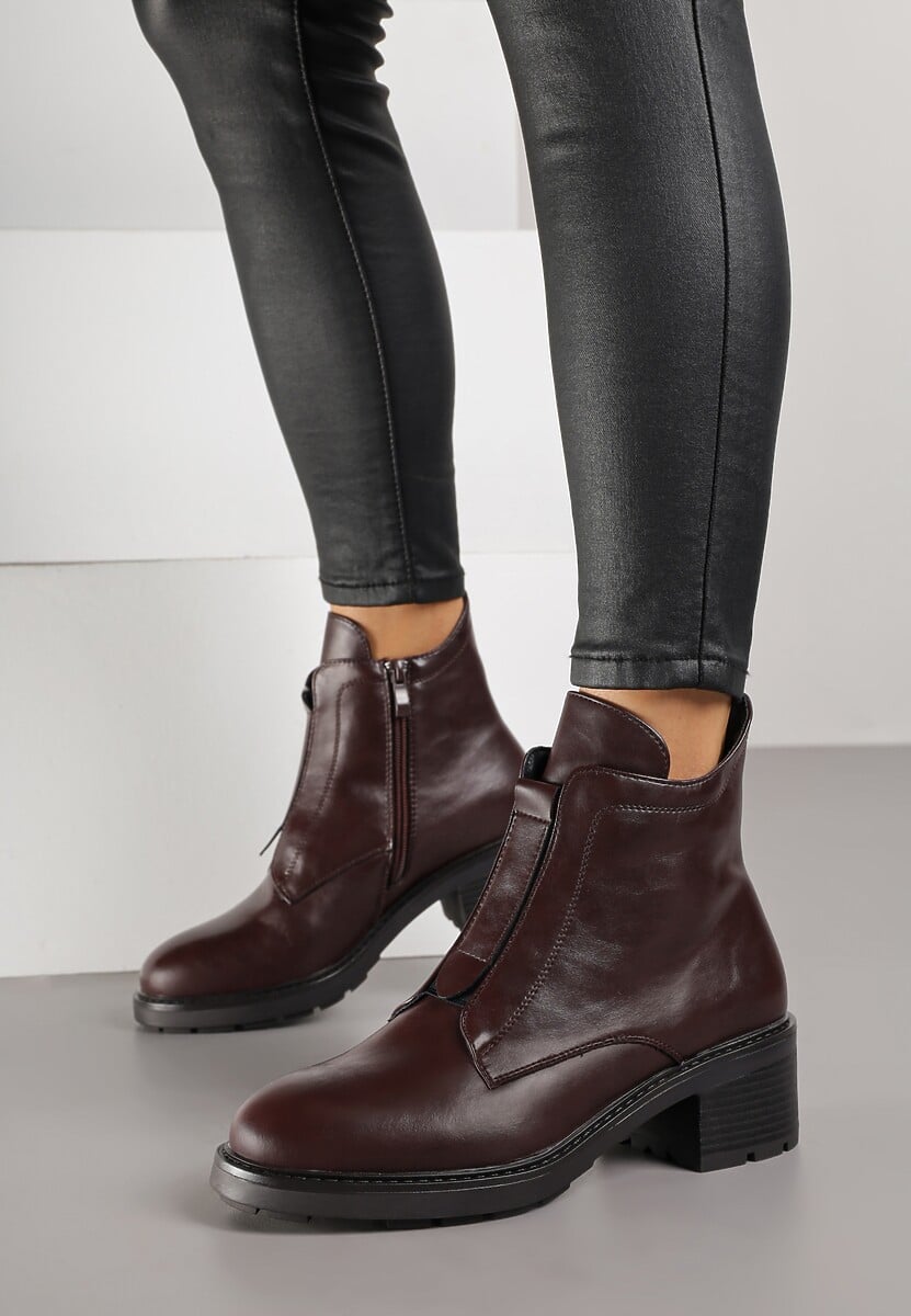 Bordowe Botki ze Skóry Naturalnej na Słupku Ozdobione Przeszyciami Deleisa
