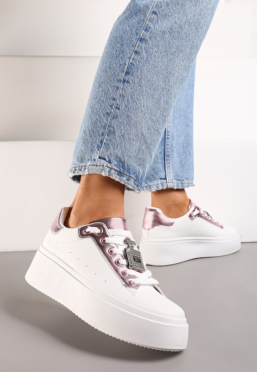 Biało-Różowe Sneakersy z Metaliczną Zawieszką na Sznurówkach Ozdobioną Cyrkoniami Edosa