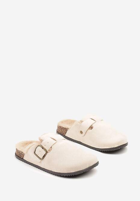 Beżowe Kapcie Typu Chodaki na Podeszwie z Korka Ozdobione Klamrą Alanelle