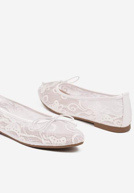 Białe Koronkowe Balerinki Zdobione Delikatną Kokardką Senariana