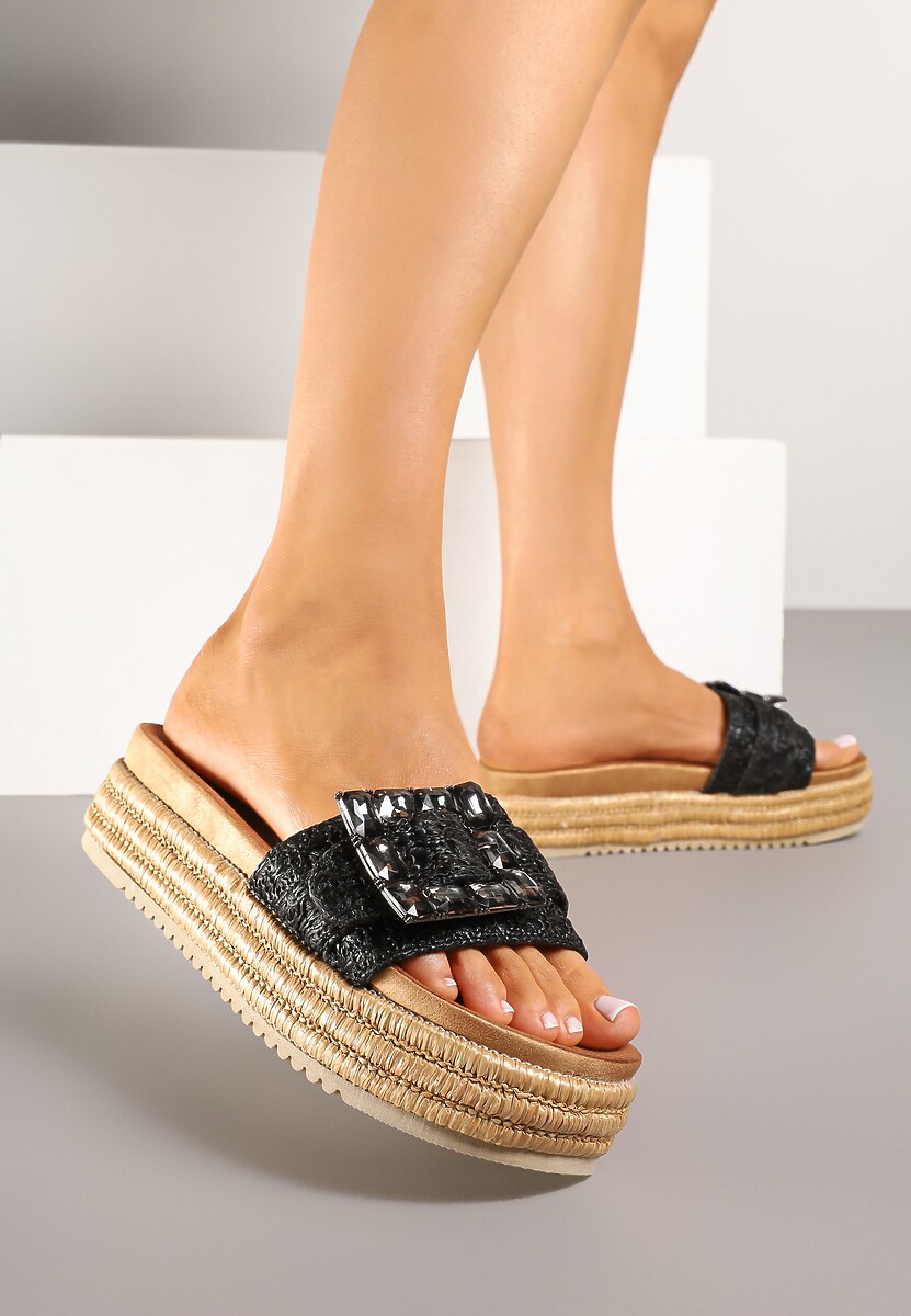 Czarne Klapki na Grubej Podeszwie z Plecionki z Klamrą z Kryształkami Sorlise