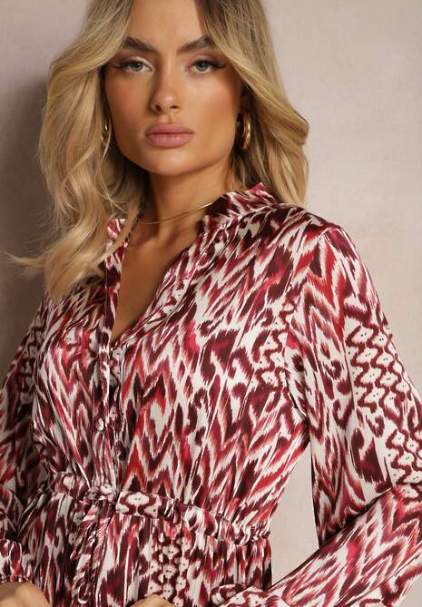 Czerwona Sukienka o Rozkloszowanym Kroju ze Ściągaczem w Talii i Trójkątnym Dekoltem z Guzikami Niamarie