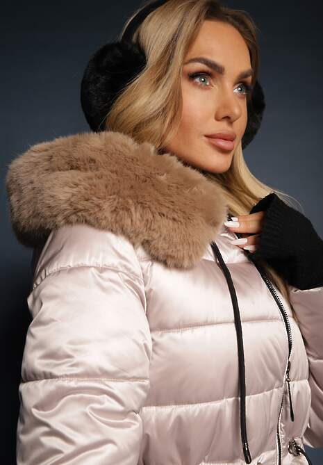 Jasnobeżowa Kurtka z Pikowanymi Przeszyciami Ściągaczem w Talii i Kapturem z Odpinanym Futrem Ravalin