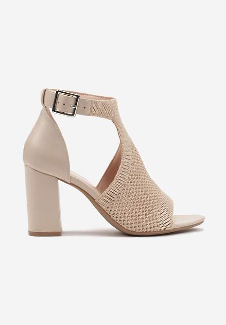 Beżowe Ażurowe Sandały na Słupkowym Obcasie z Paskiem ze Sprzączką Worritia